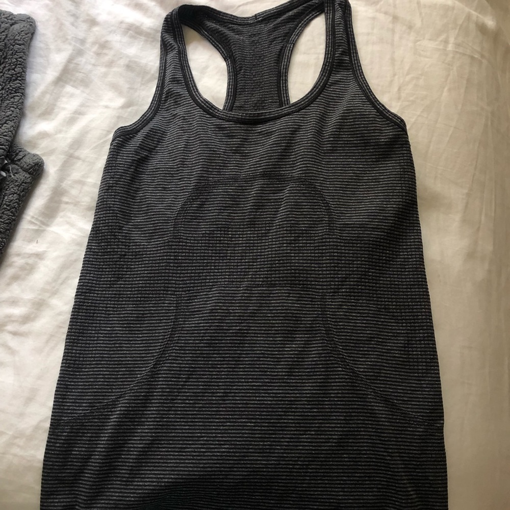 BLACK STRIPPED LULULEMON TANK TOP